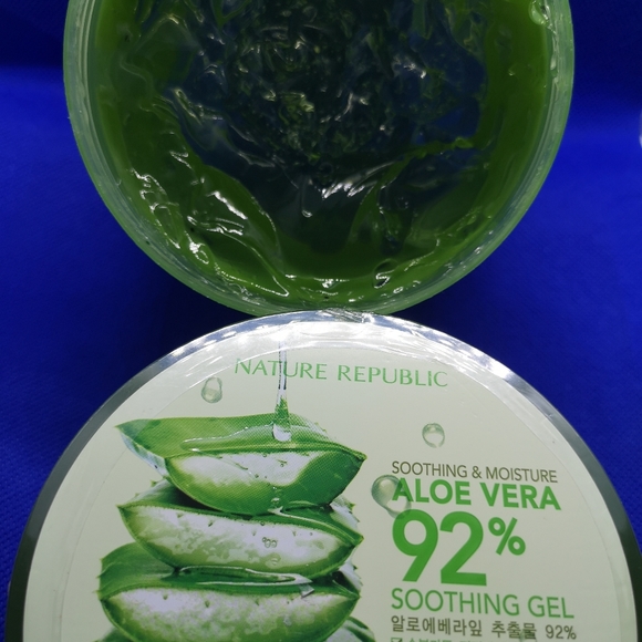 Aloe Vera Gel and Lipstick - Picture 4 of 5